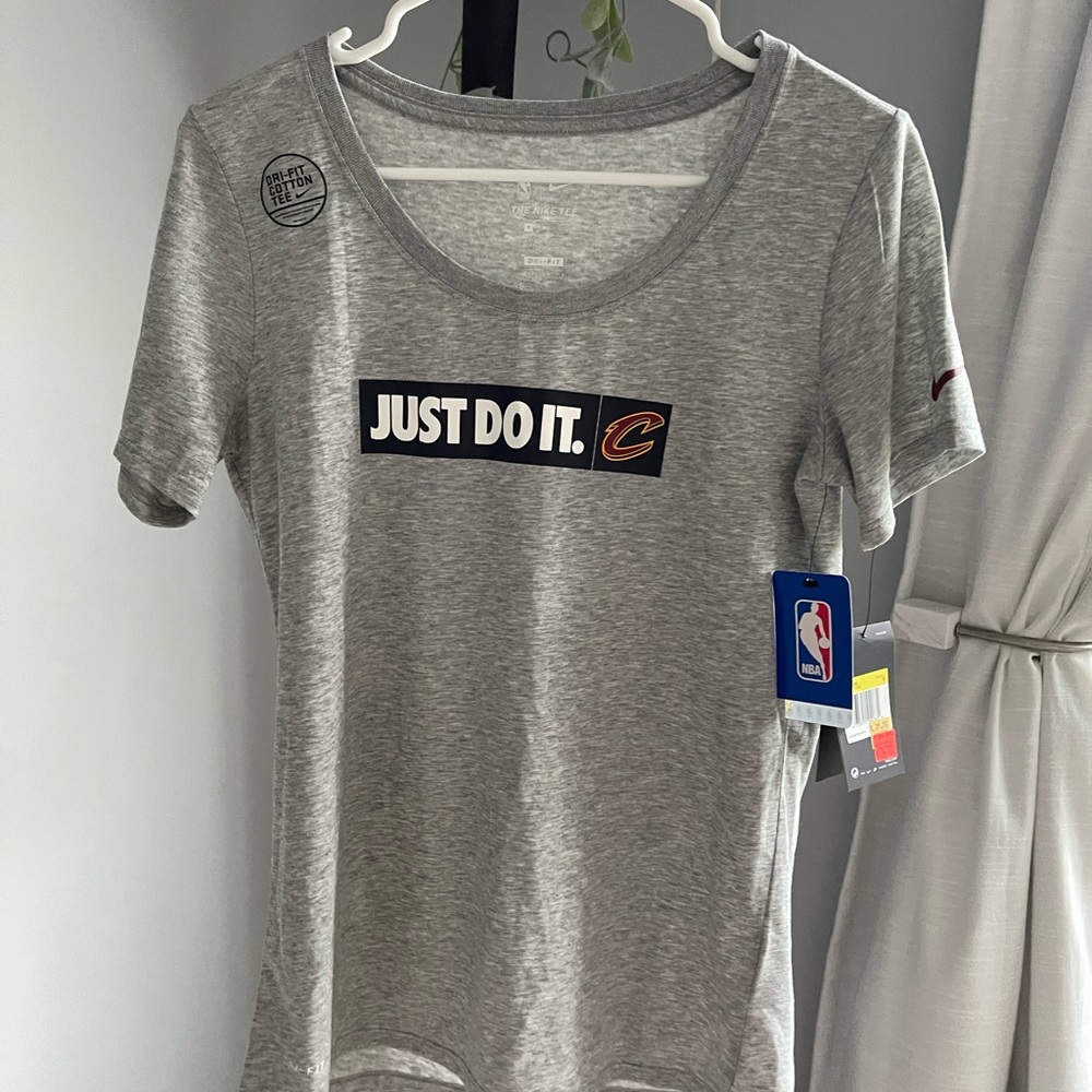 NIKE cleveland cavs womens shirt